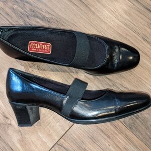 Munro American Black Pumps 6.5